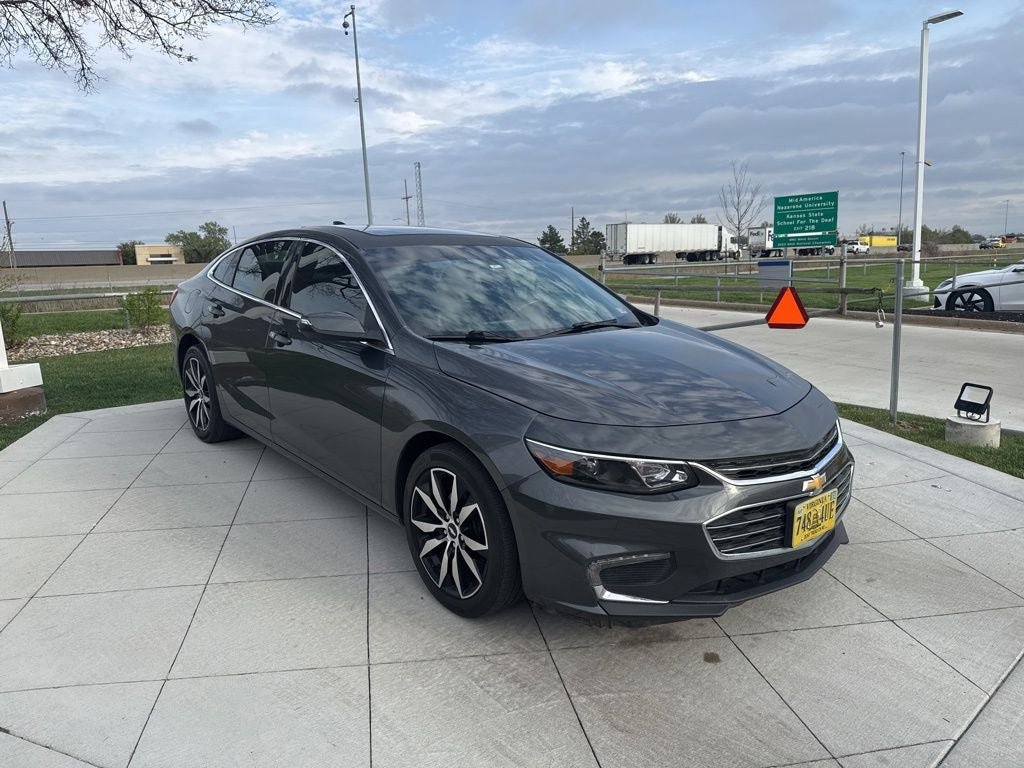 Used 2016 Chevrolet Malibu LT w/ Leather Package FWD image 2