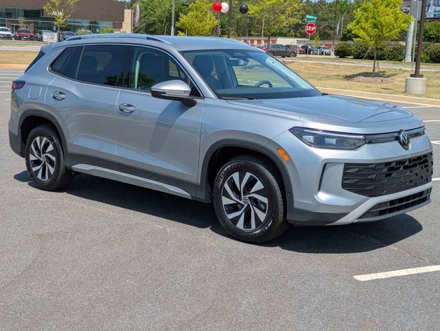 New 2026 Volkswagen Tiguan S FWD image 2