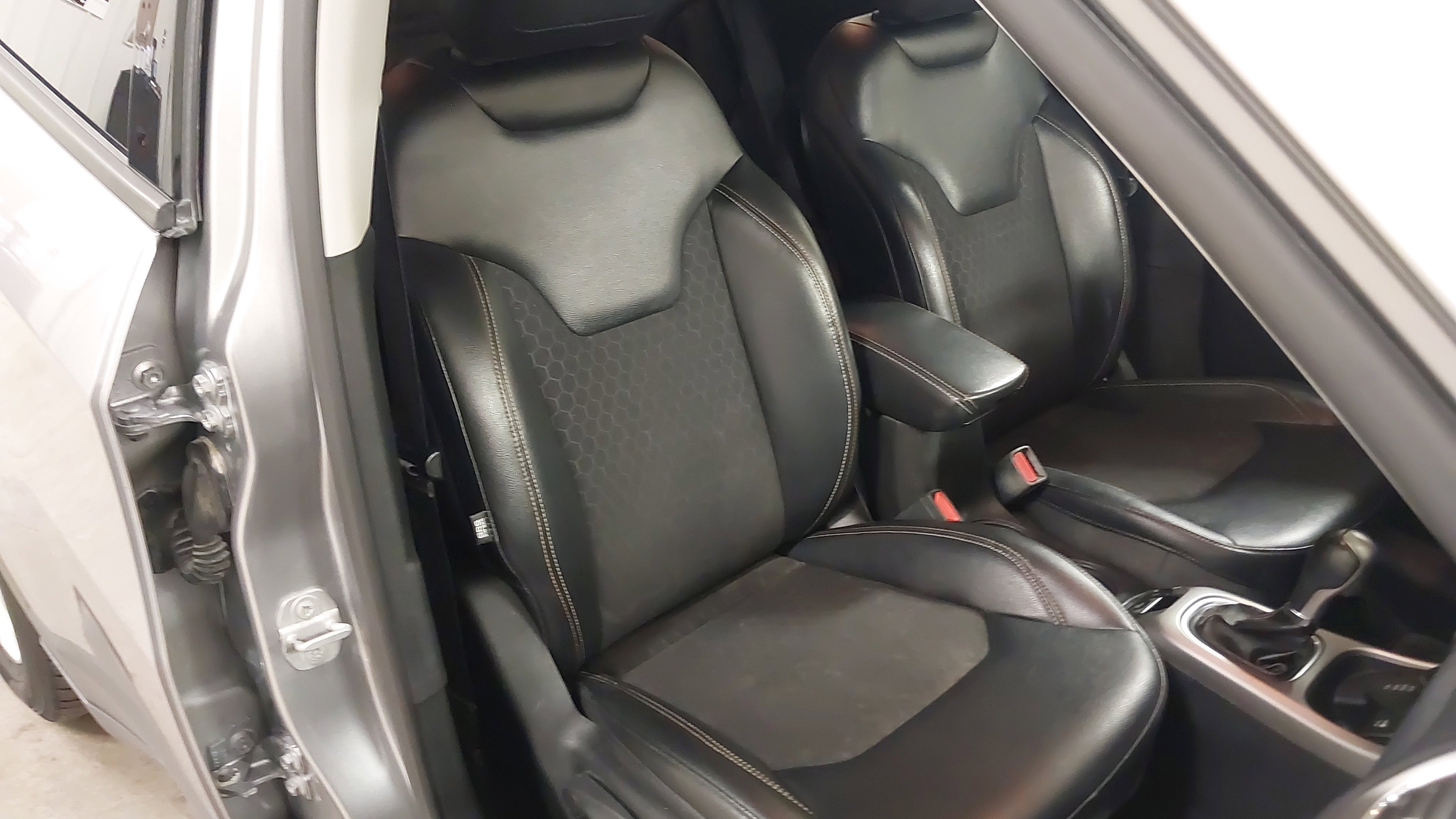 Used 2017 Jeep Compass Latitude w/ Popular Equipment Group image 27