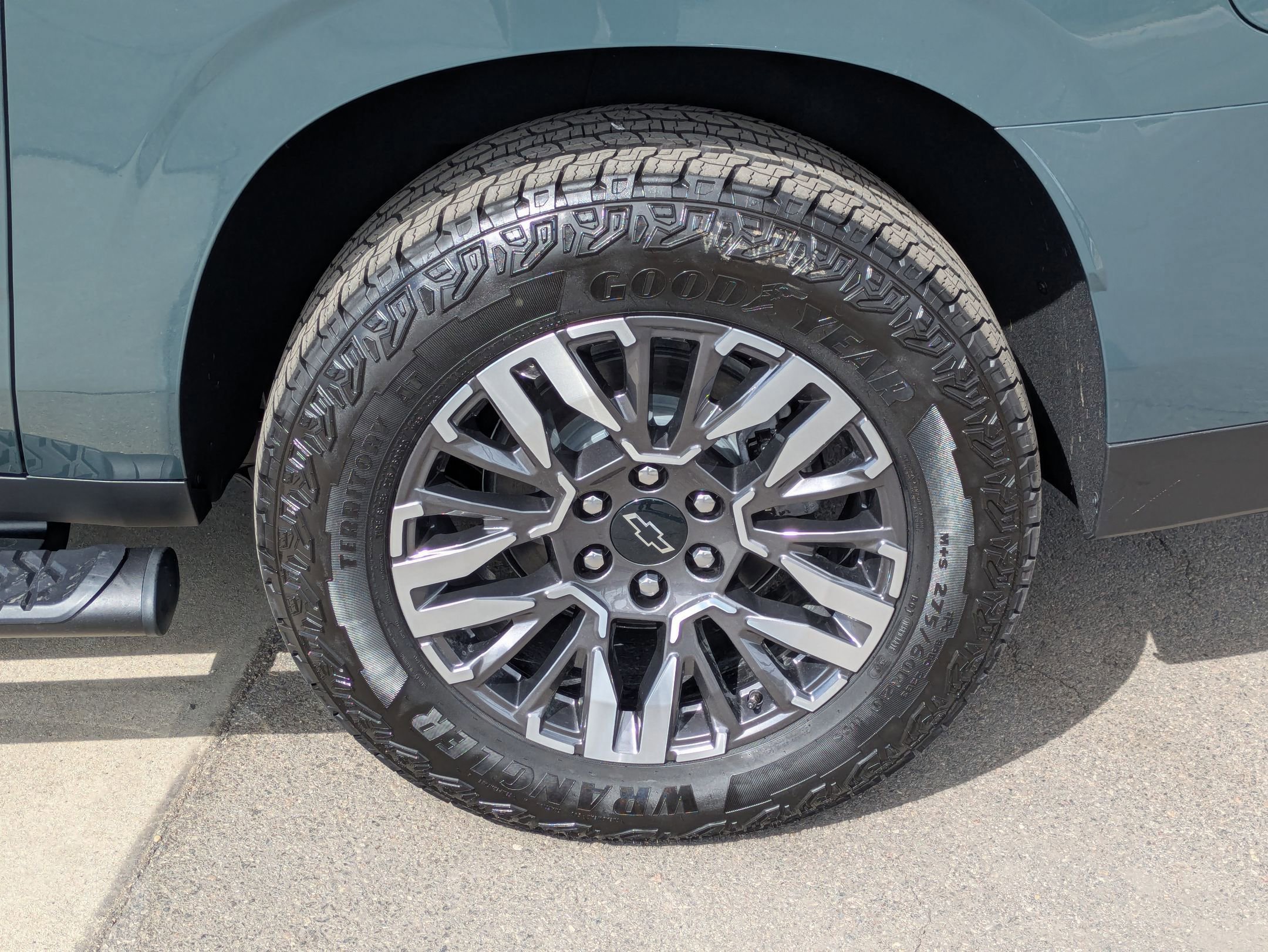 New 2026 Chevrolet Suburban Z71 image 9