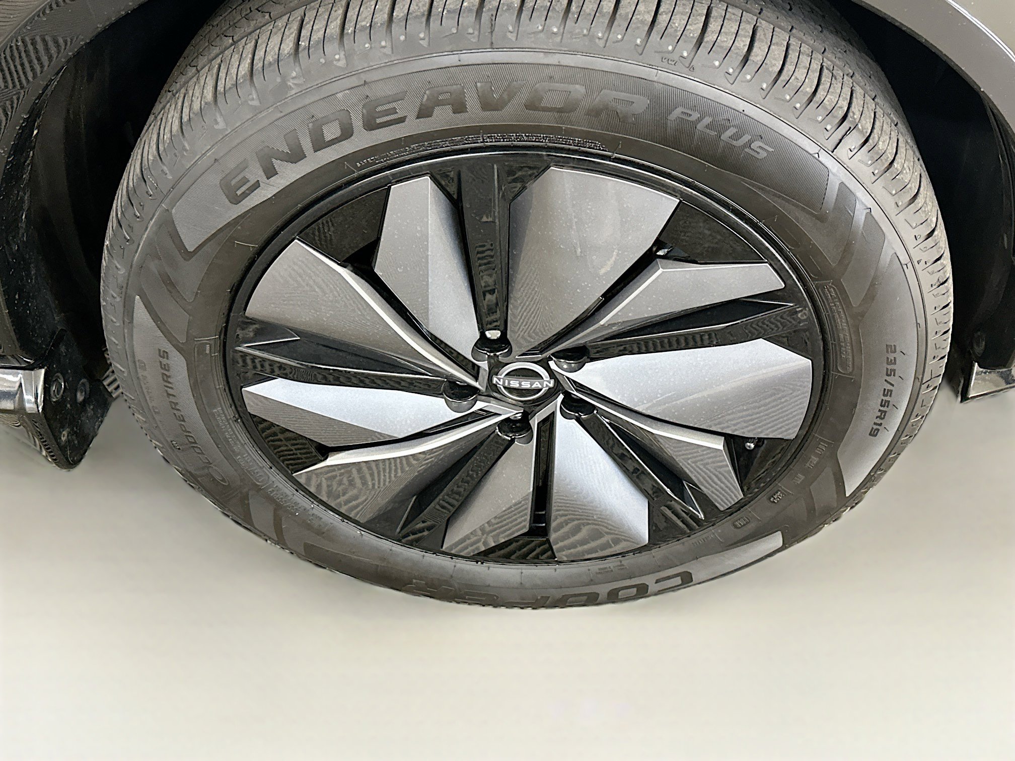 Used 2023 Nissan Ariya AWD image 11