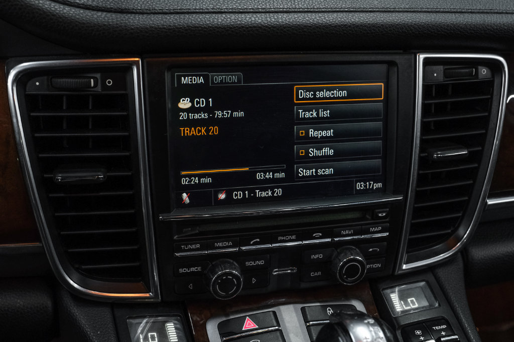 Used 2012 Porsche Panamera 4 image 33