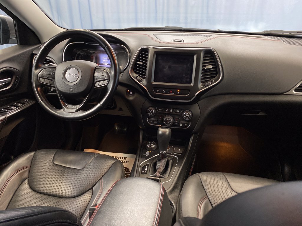 Used 2020 Jeep Cherokee Trailhawk AWD/4WD image 38