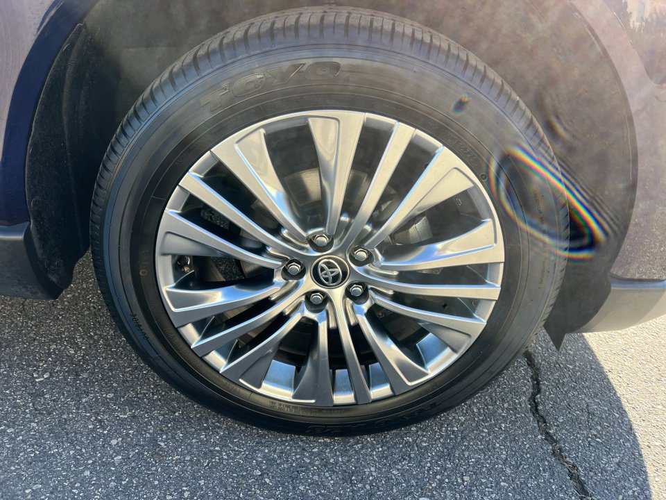 Used 2021 Toyota Venza Limited w/ Advanced Technology Package image 26