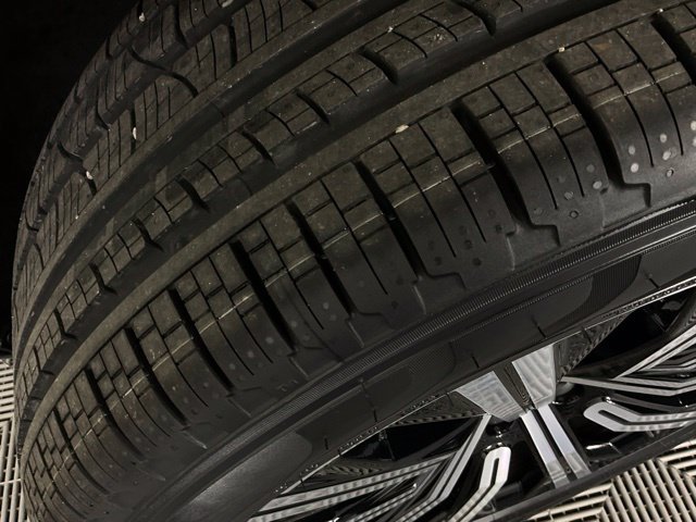 Certified 2025 Volvo XC90 B5 Core w/ Protection Package Premier AWD/4WD image 39