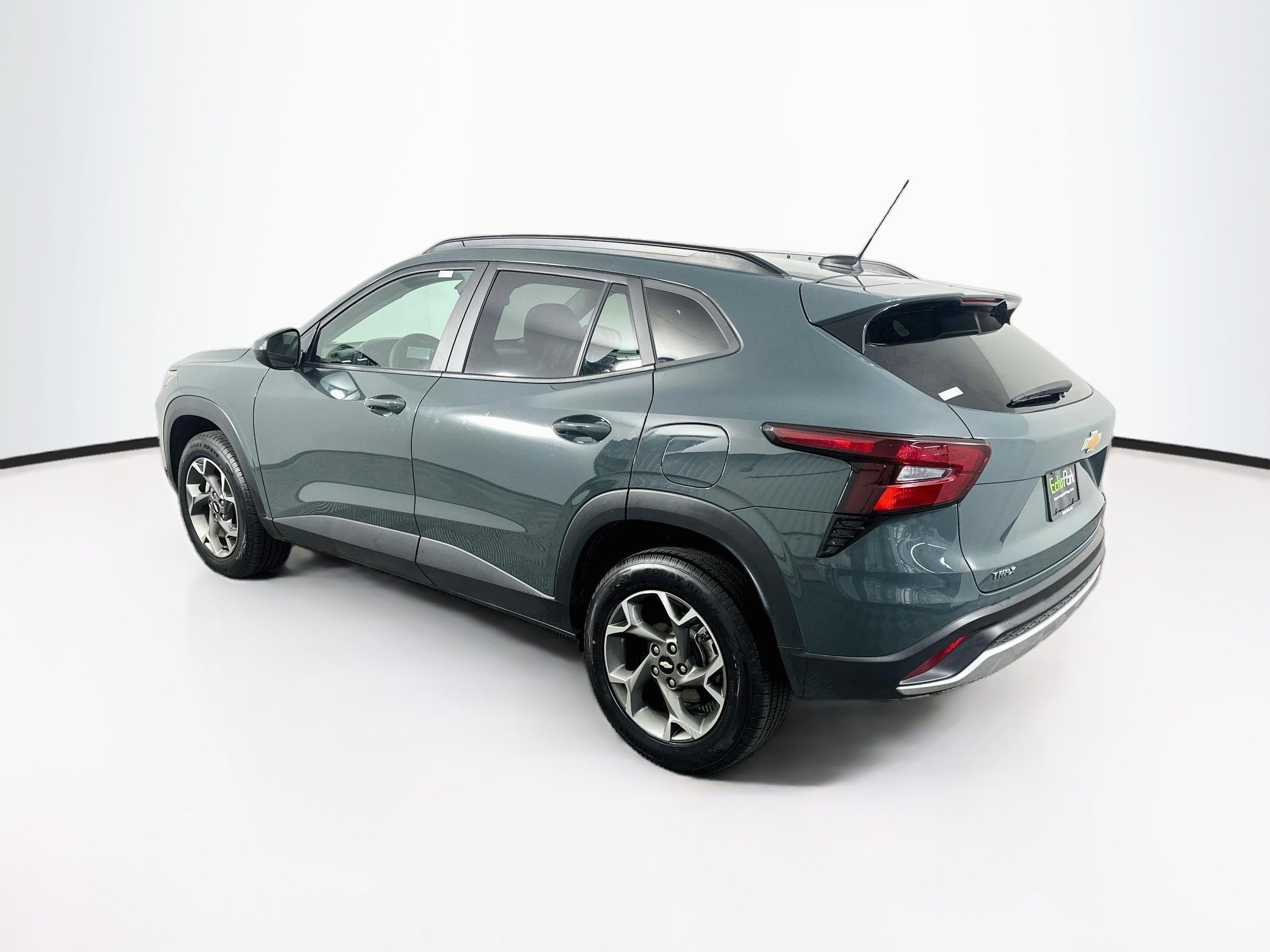Used 2025 Chevrolet Trax LT FWD image 5