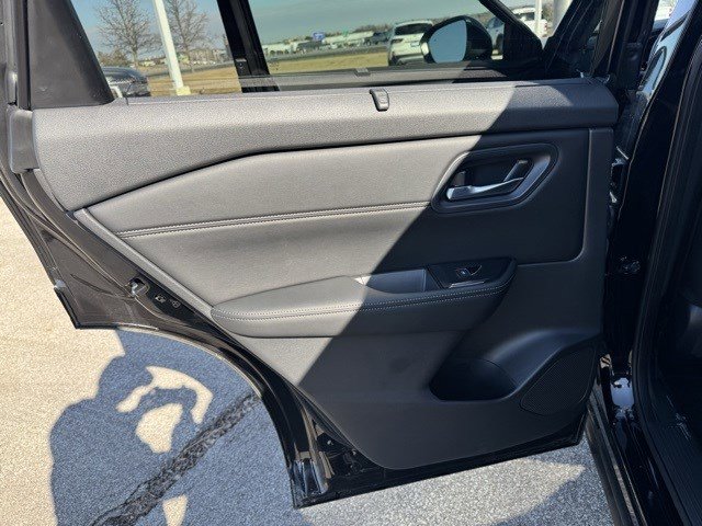 Used 2024 Nissan Rogue SL w/ SL Premium Package image 25