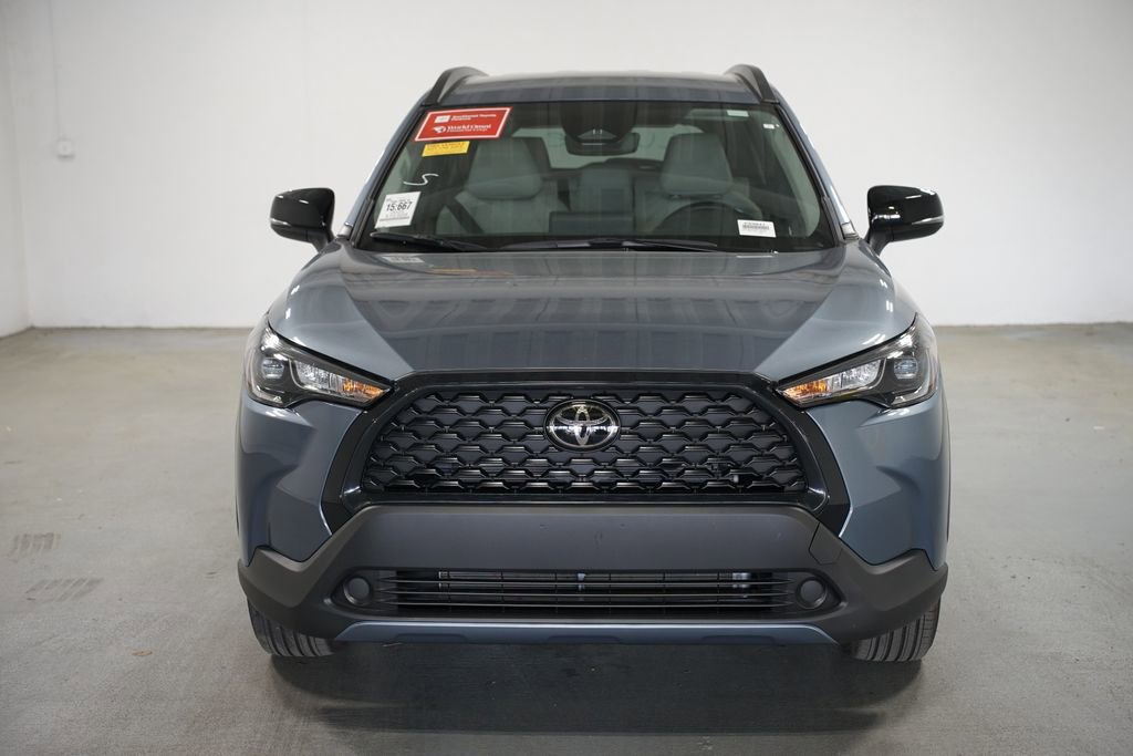 Used 2025 Toyota Corolla Cross LE image 2