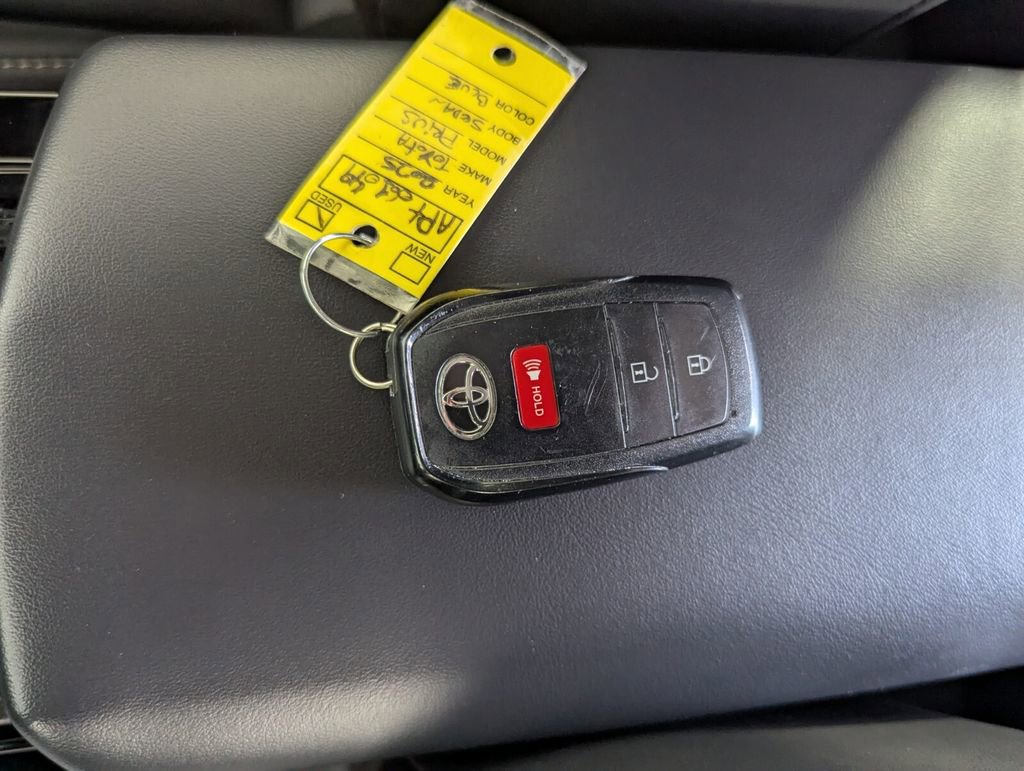 Used 2025 Toyota Prius XLE FWD image 30