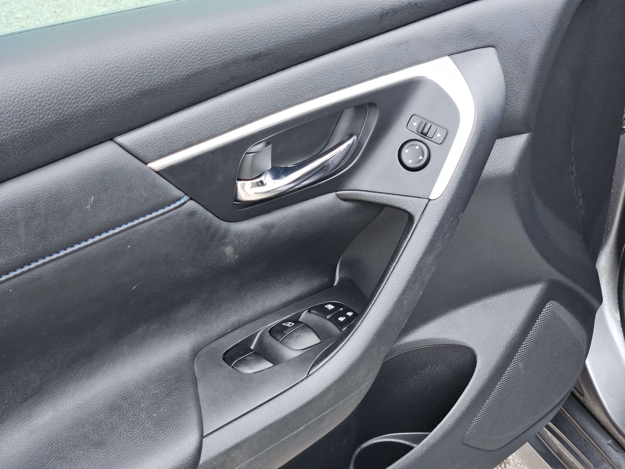 Used 2017 Nissan Altima 2.5 SR w/ Midnight Edition Package image 12