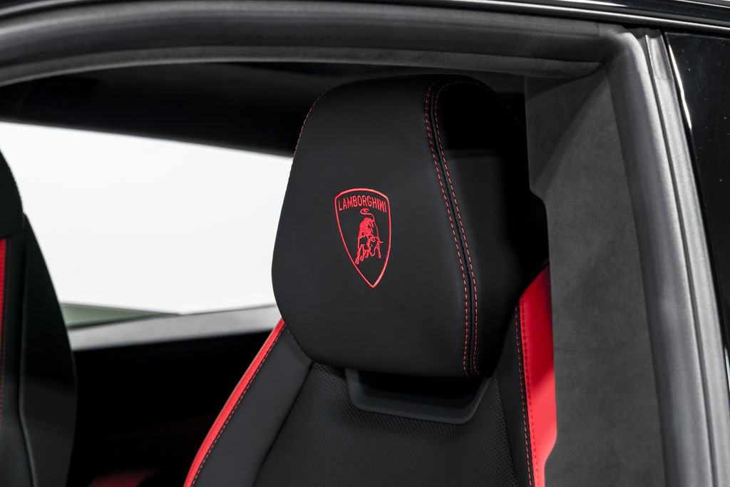 Used 2025 Lamborghini Urus SE image 22