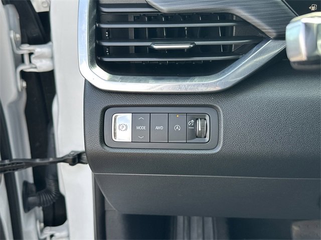 Used 2025 GMC Acadia Elevation image 15