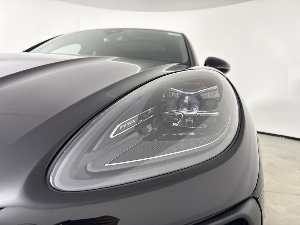 New 2026 Porsche Macan AWD/4WD image 11