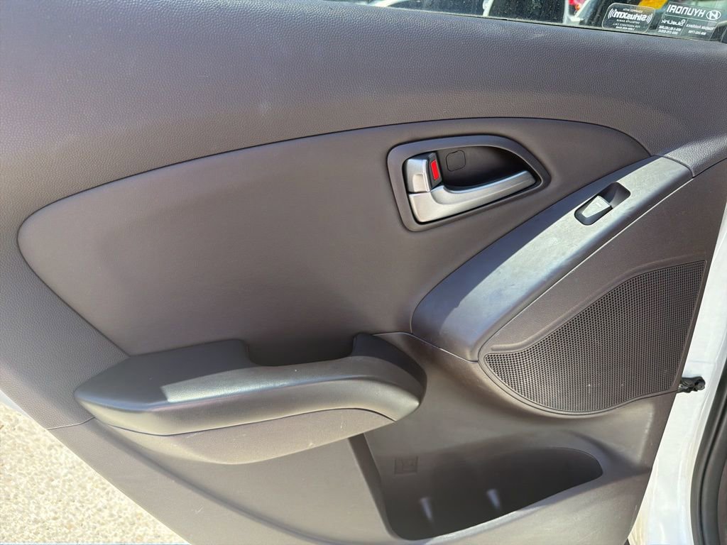 Used 2015 Hyundai Tucson Limited w/ Option Group 03 FWD image 11