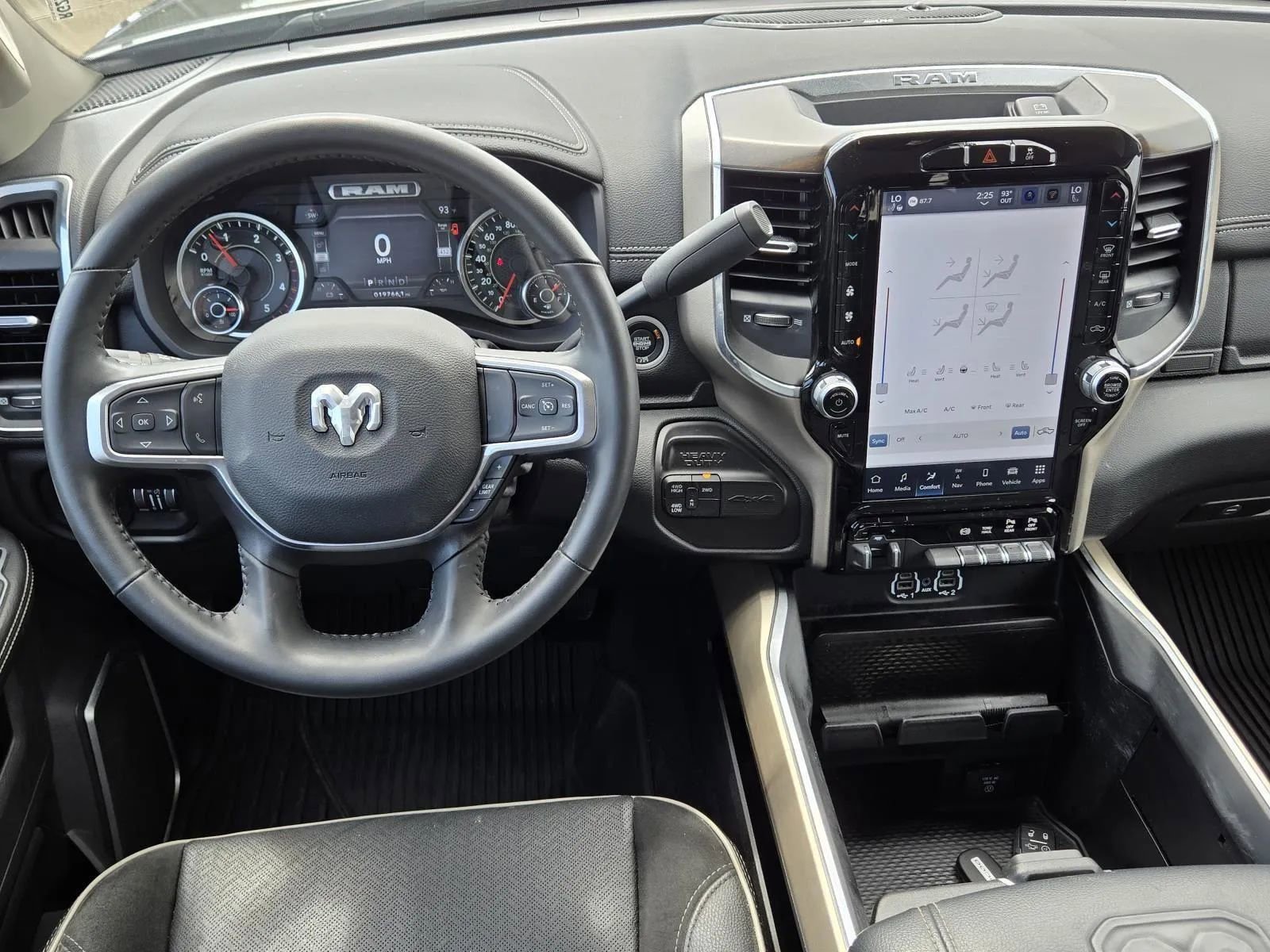 Used 2024 RAM 3500 Laramie w/ Towing Technology Group image 9