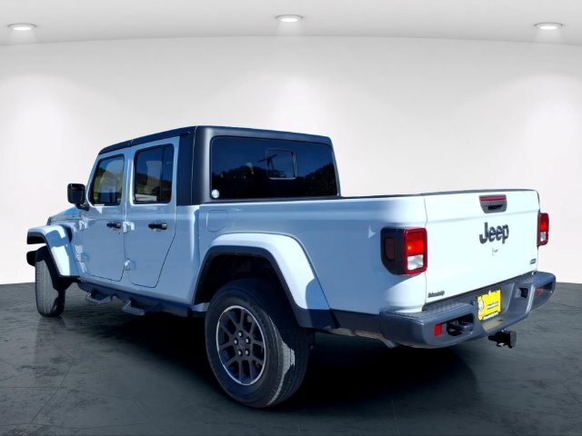 Used 2023 Jeep Gladiator Overland AWD/4WD image 13
