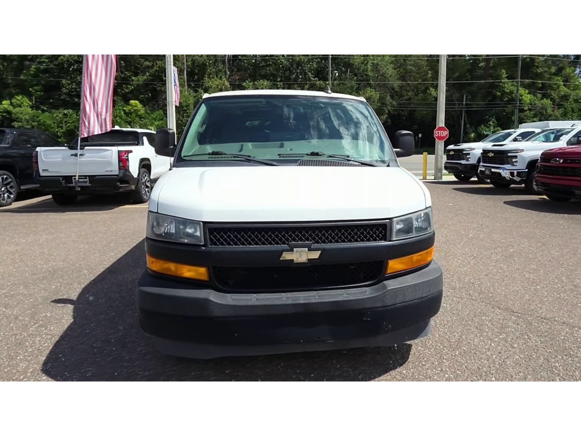 Used 2018 Chevrolet Express 2500 w/ Driver Convenience Package RWD image 3