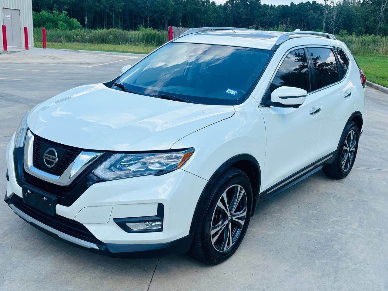 Used 2017 Nissan Rogue SL image 1
