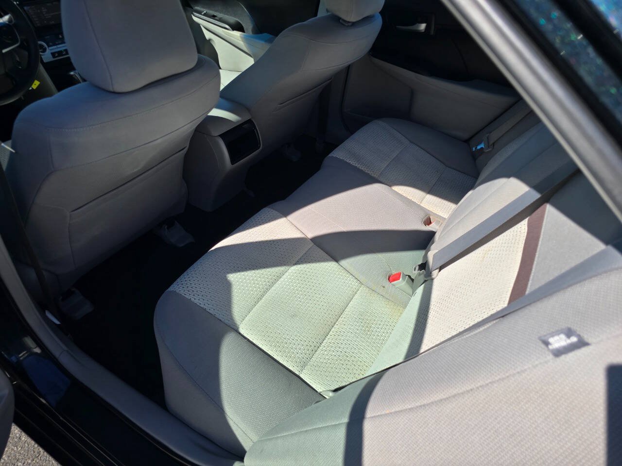 Used 2013 Toyota Camry LE FWD image 19