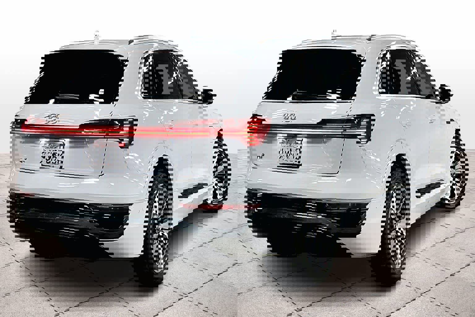 Used 2024 Audi Q8 e-tron Premium Plus w/ Premium Plus Package image 16