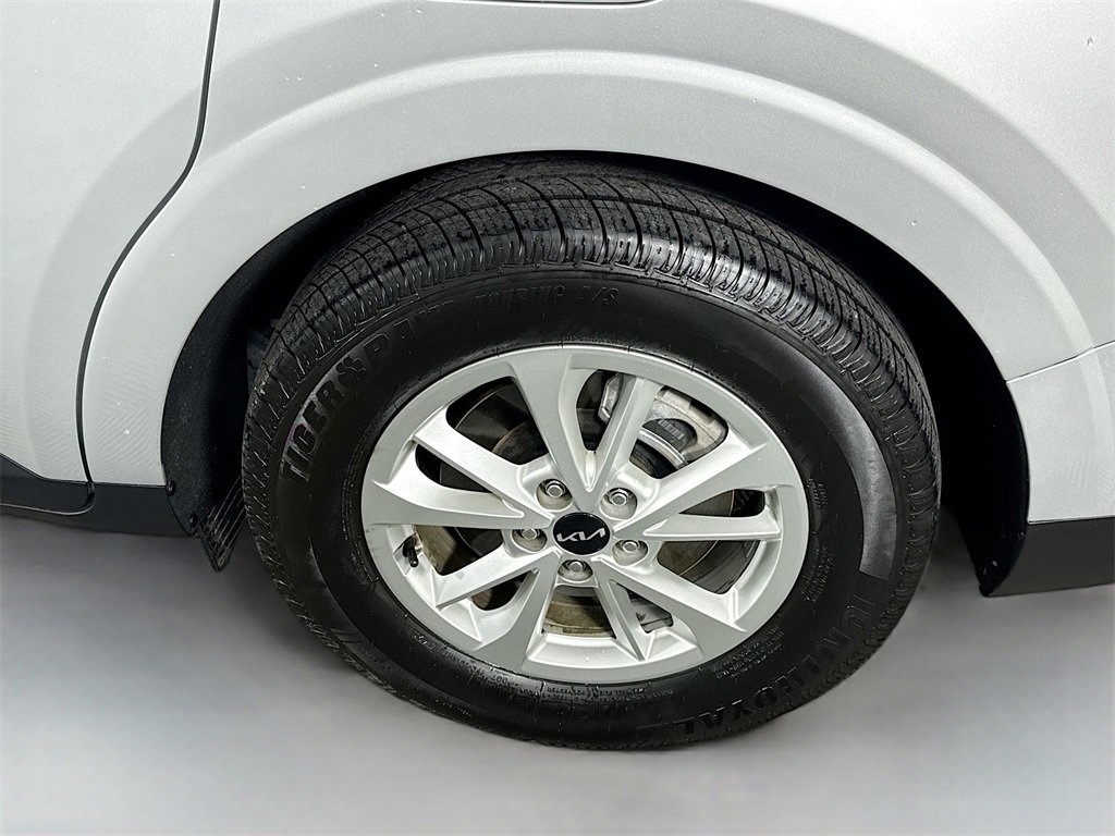 Used 2023 Kia Carnival LX image 36