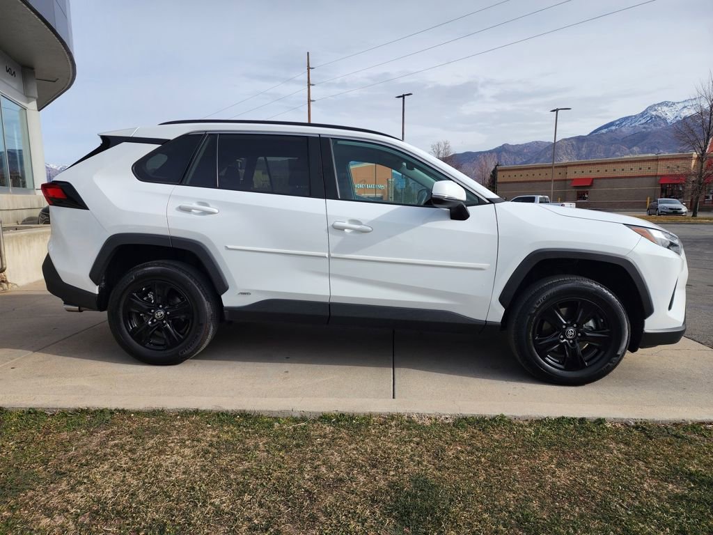 Used 2023 Toyota RAV4 LE image 4