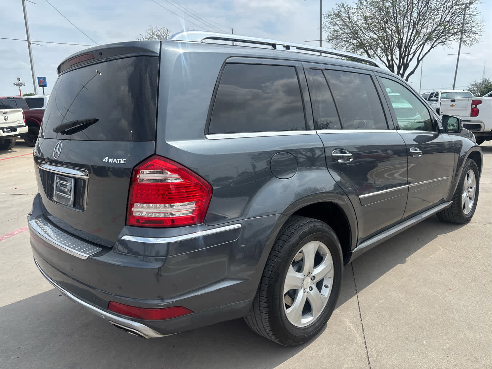 Used 2011 Mercedes-Benz GL 450 4MATIC image 4
