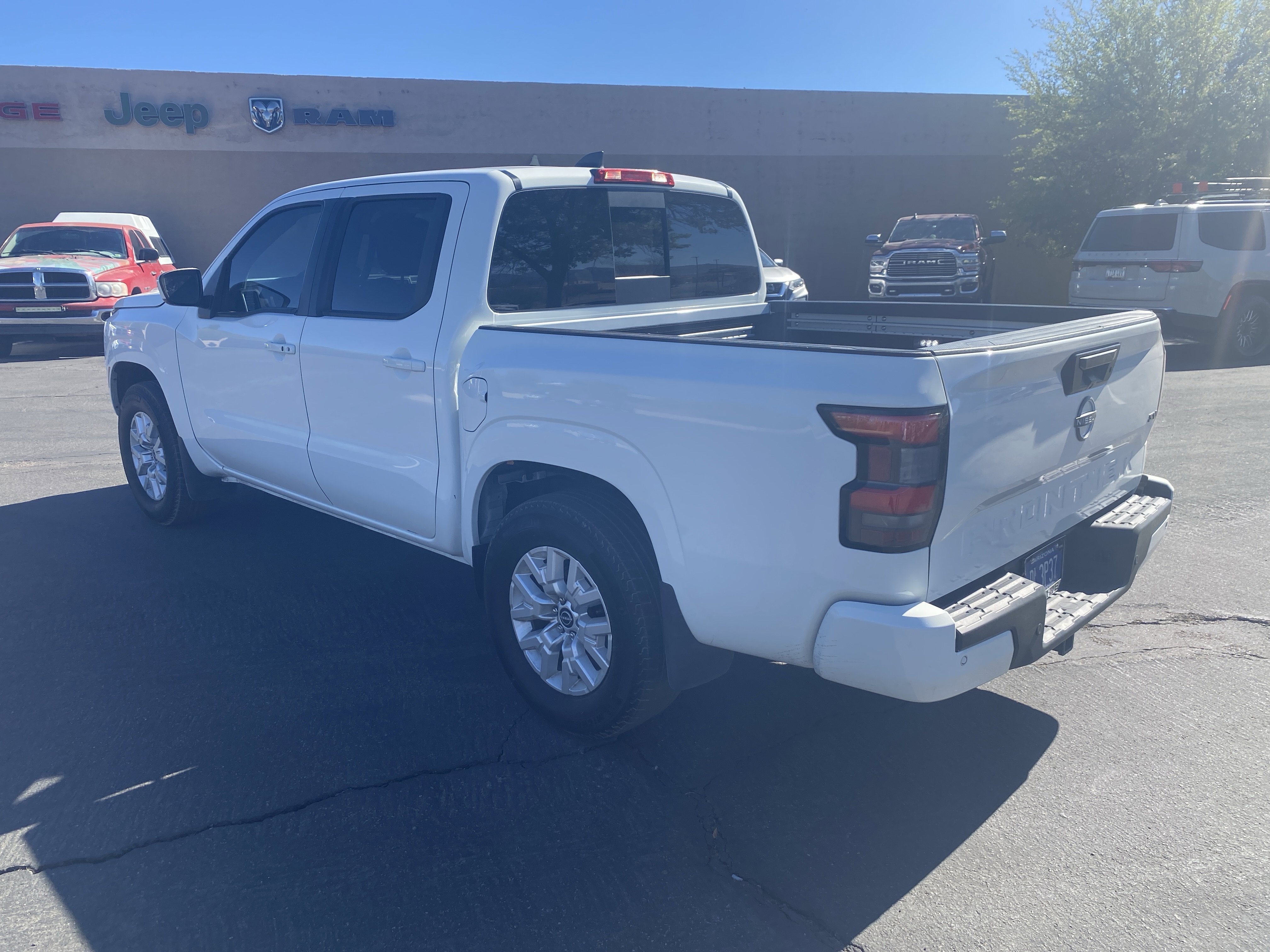 Used 2024 Nissan Frontier SV w/ SV Convenience Package image 2