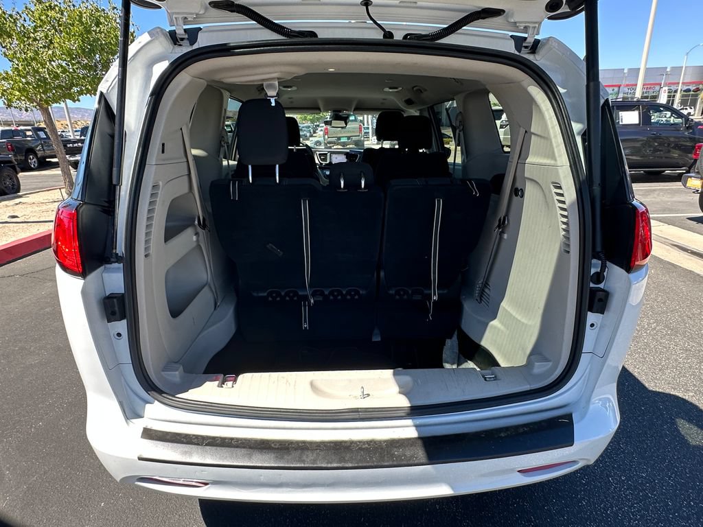 Certified 2024 Chrysler Voyager LX FWD image 23