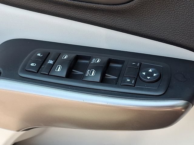 Used 2020 Jeep Cherokee Latitude Plus w/ Comfort/Convenience Group AWD/4WD image 22