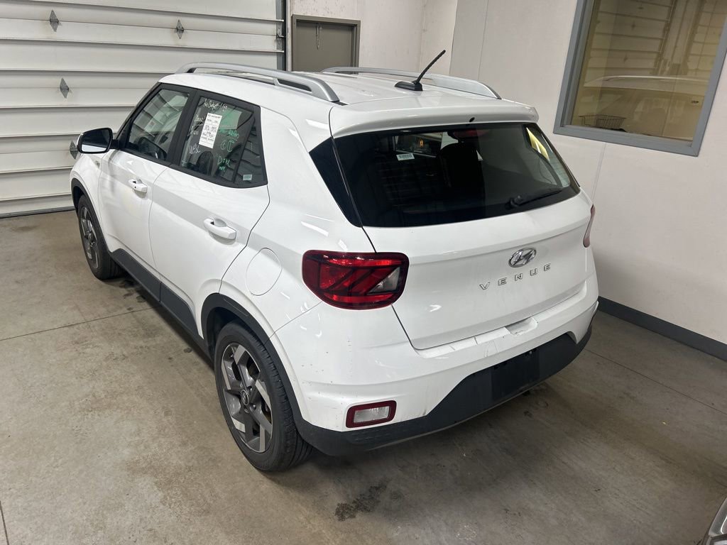 Used 2025 Hyundai Venue SEL image 6
