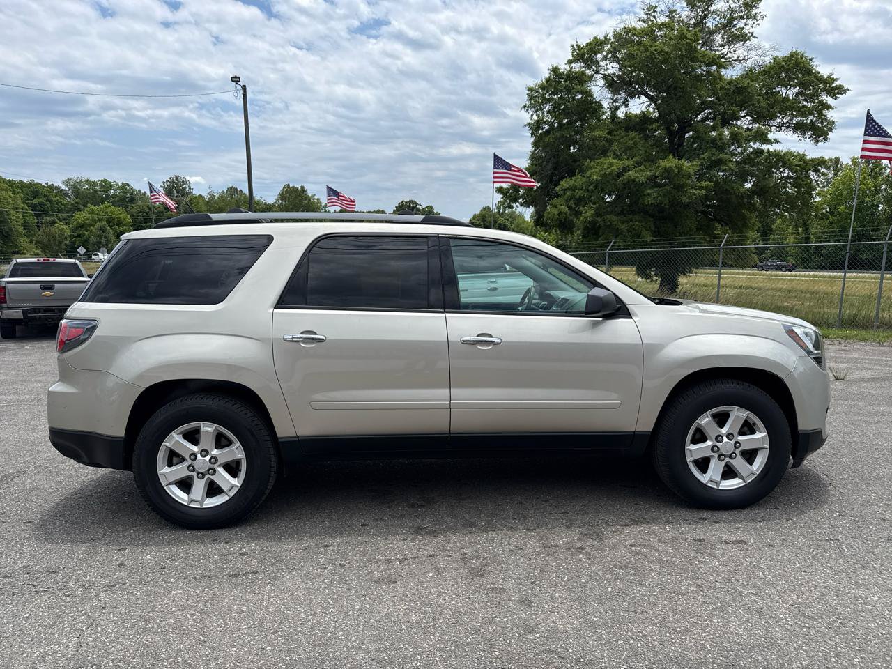 Used 2014 GMC Acadia SLE FWD image 26