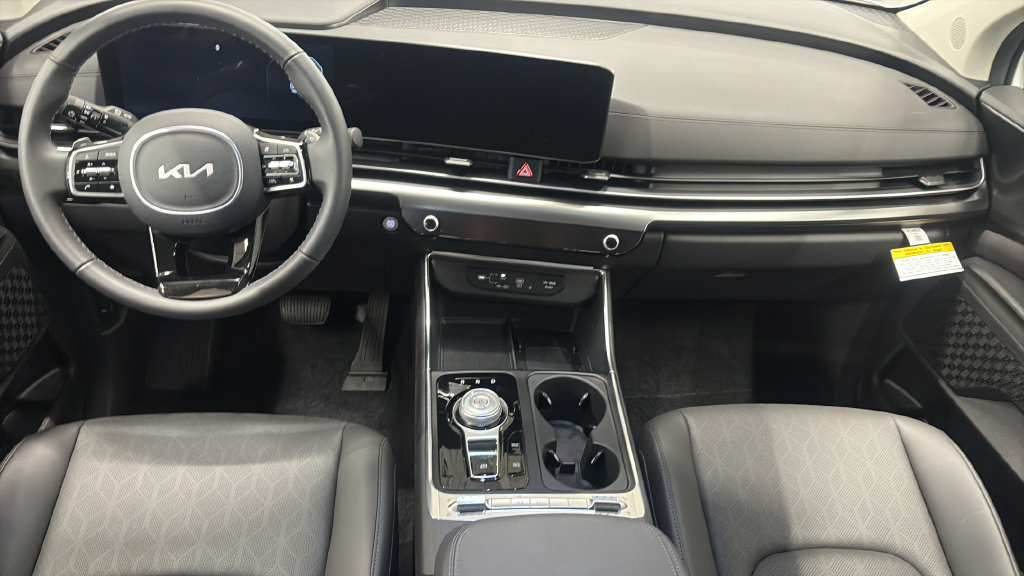 Certified 2026 Kia Carnival SX w/ SX Dark Edition Package FWD image 12