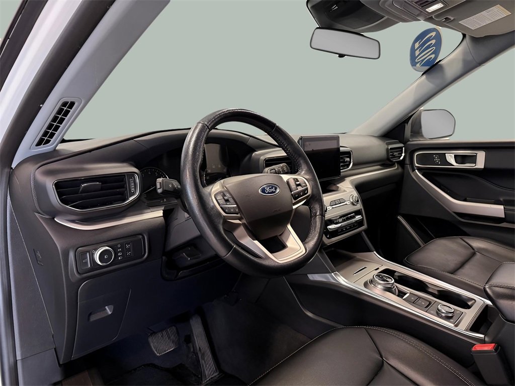Used 2022 Ford Explorer XLT image 29