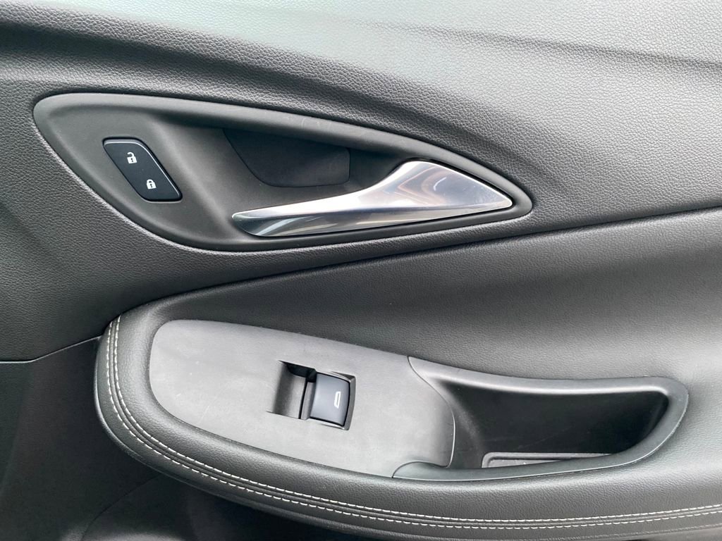 Used 2024 Buick Encore GX Sport Touring image 10