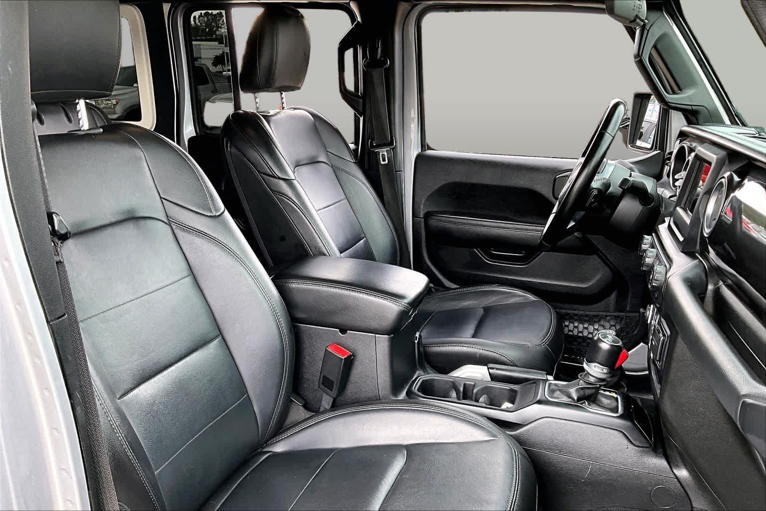 Used 2020 Jeep Wrangler Unlimited Sahara AWD/4WD image 8