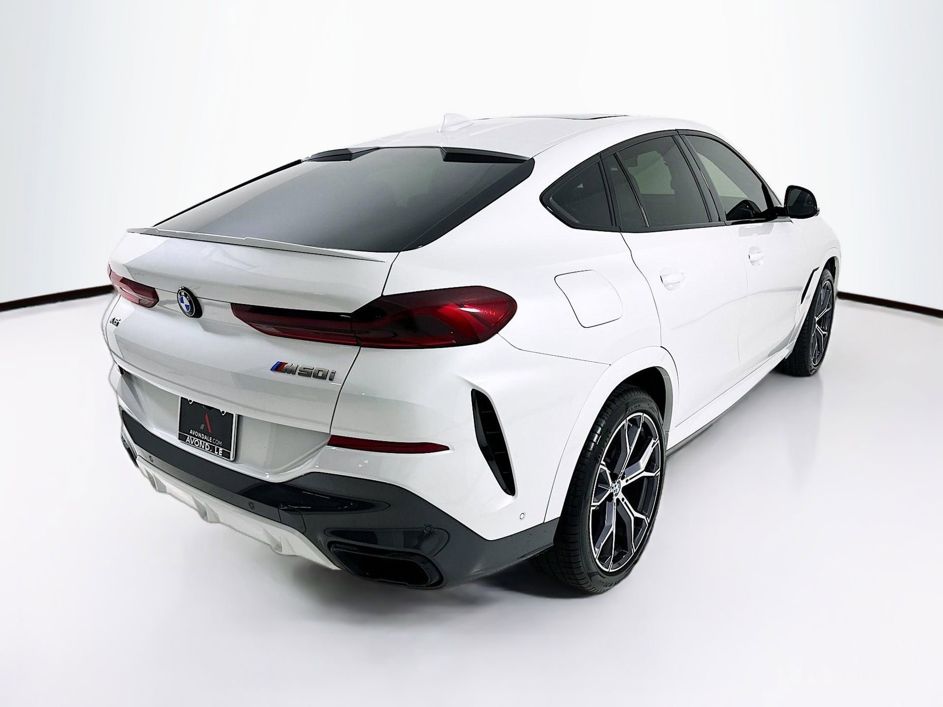 Used 2022 BMW X6 M50i w/ Executive Package AWD/4WD image 8