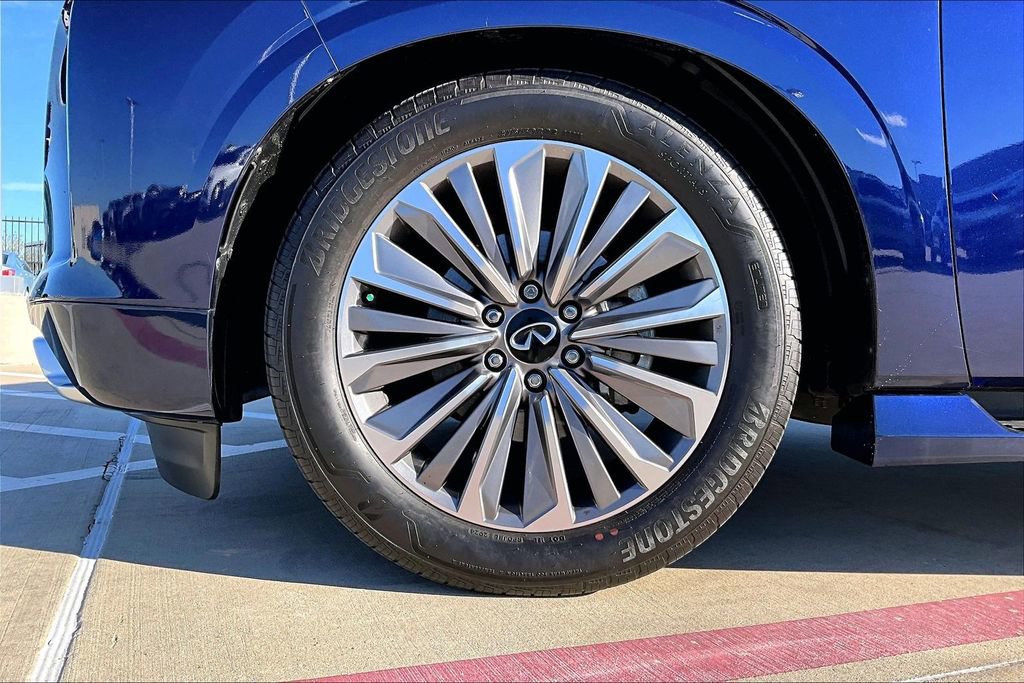 Certified 2025 INFINITI QX80 Luxe image 12