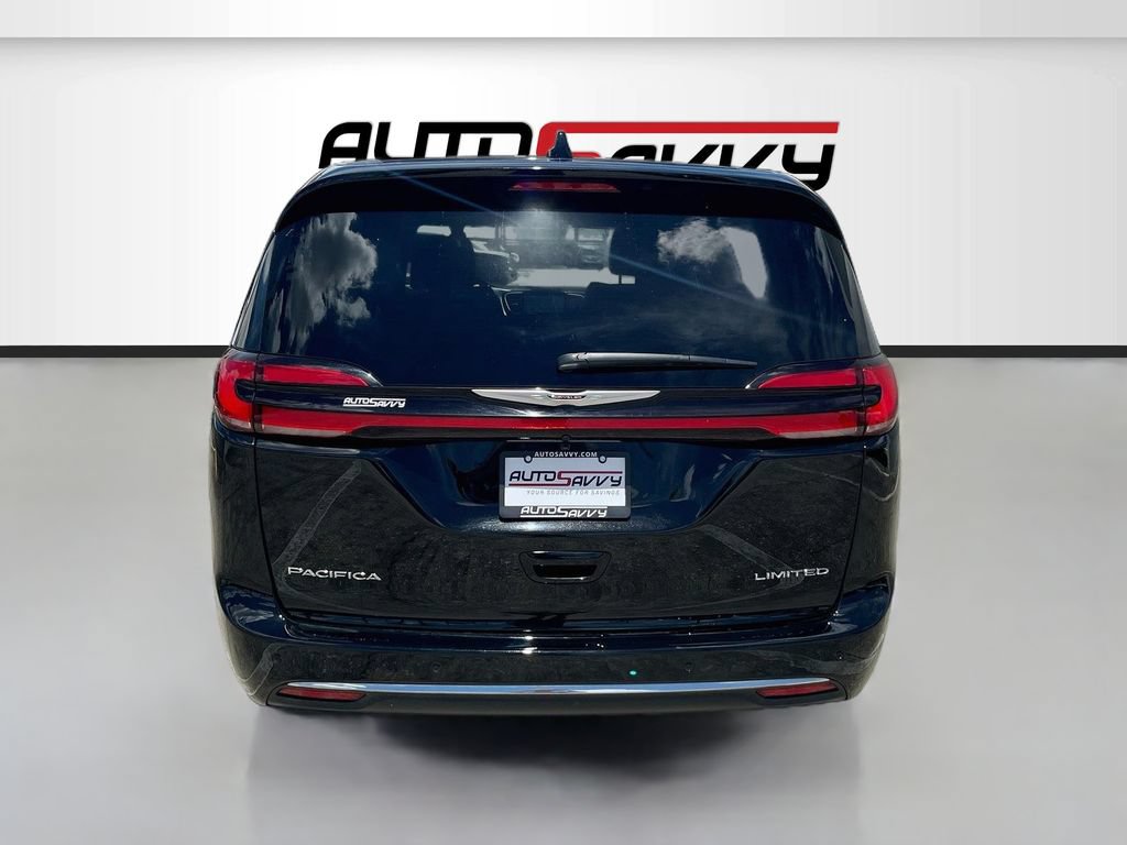 Used 2026 Chrysler Pacifica Limited FWD image 6