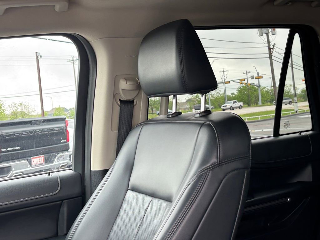 Used 2024 Ford Expedition XLT RWD image 14