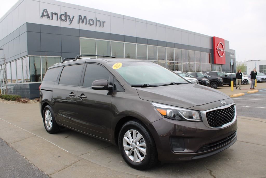 Used 2017 Kia Sedona LX w/ LX Essentials Premium Package image 1