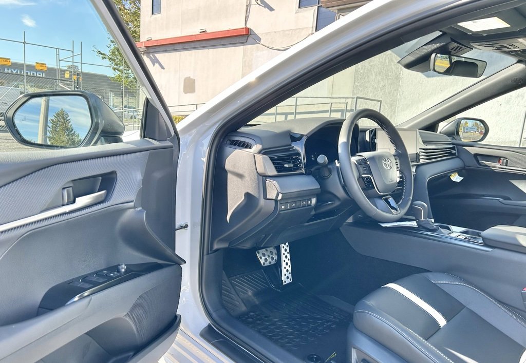 New 2026 Toyota Camry Hybrid image 9