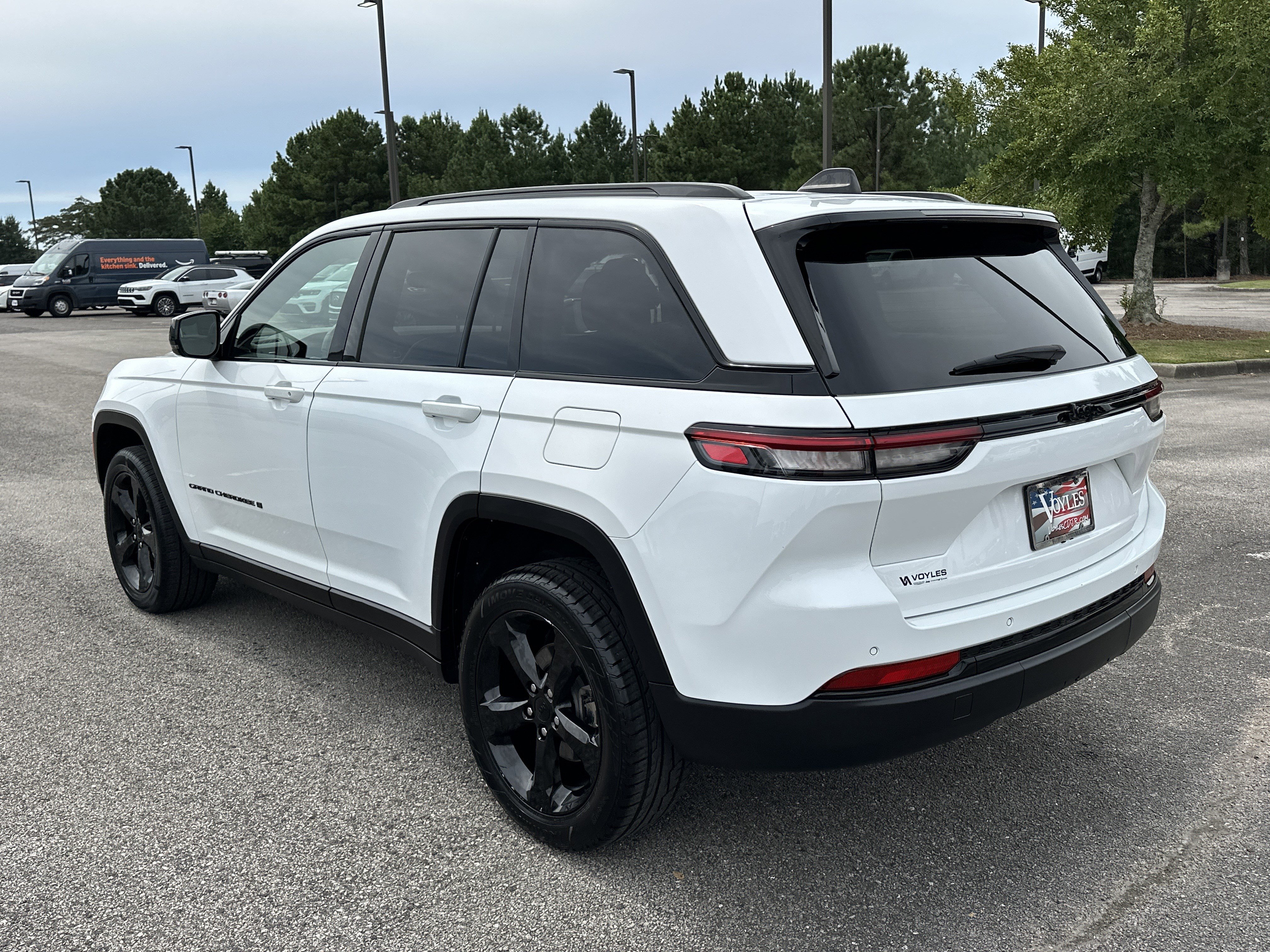 Used 2023 Jeep Grand Cherokee Altitude image 5