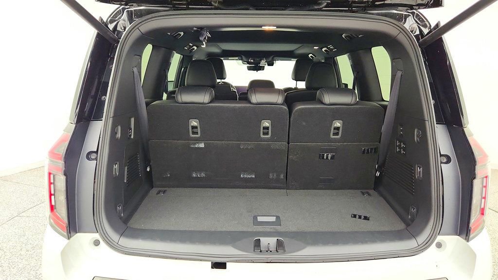 Used 2025 Nissan Armada PRO-4X w/ Pro-4X Premium Package AWD/4WD image 23