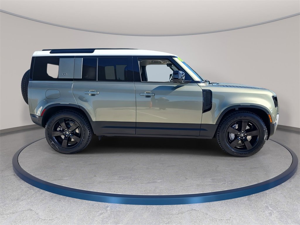 Used 2021 Land Rover Defender 110 SE image 5