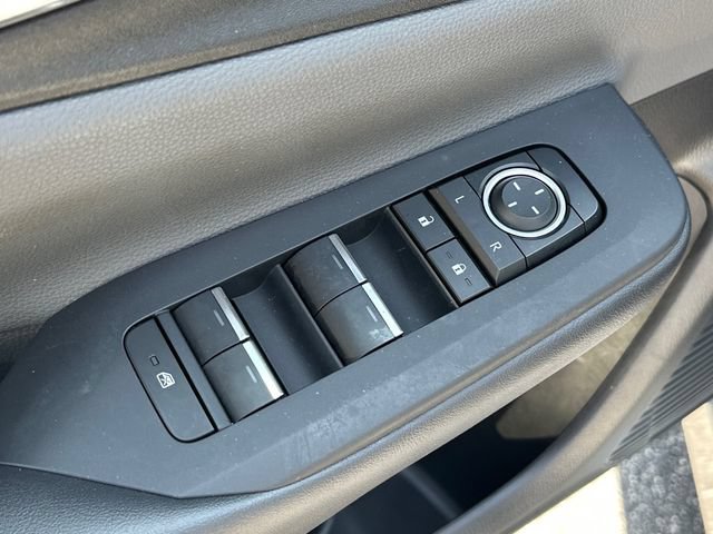 Used 2023 Toyota Prius XLE FWD image 16