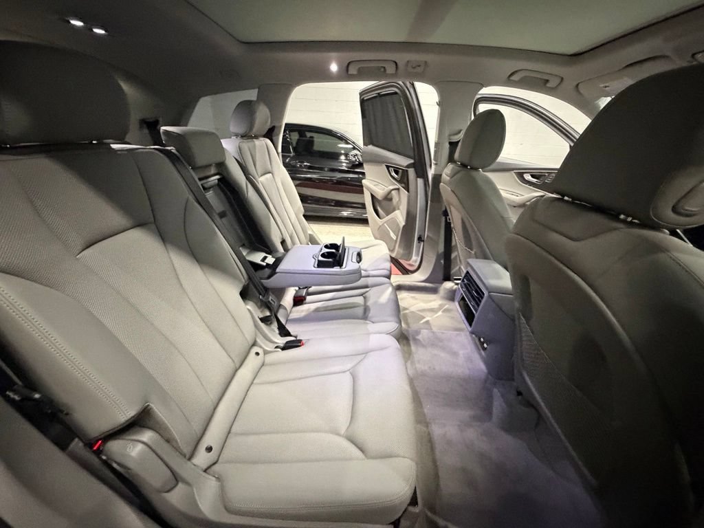 Used 2020 Audi Q7 3.0T Prestige w/ Prestige Package AWD/4WD image 31