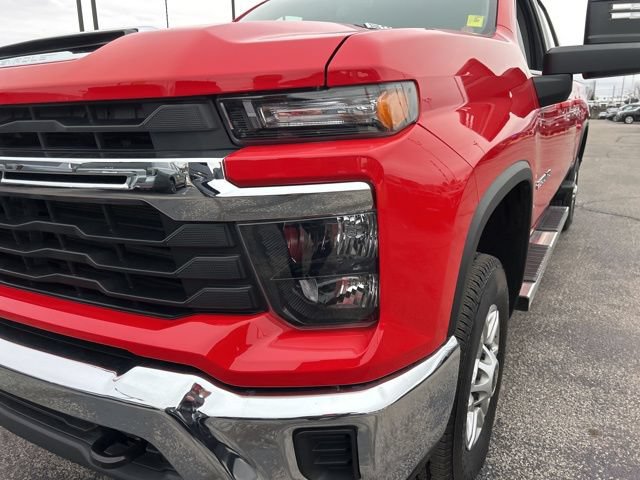Used 2024 Chevrolet Silverado 2500 LT AWD/4WD image 9