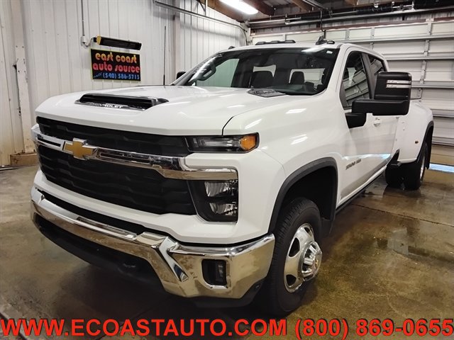 Used 2024 Chevrolet Silverado 3500 LT w/ Convenience Package AWD/4WD image 4