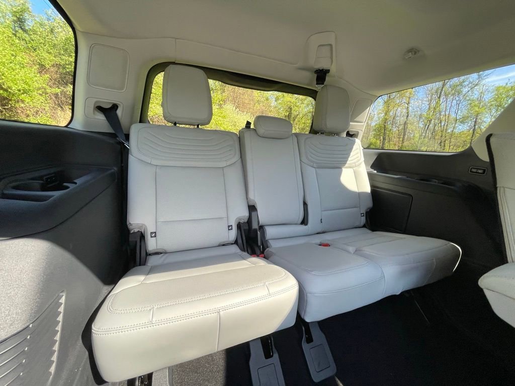 Used 2025 Ford Expedition Platinum w/ Platinum Ultimate Package AWD/4WD image 20